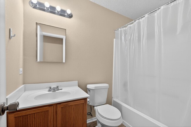 Building Photo - 10526 Bluegrass Pond