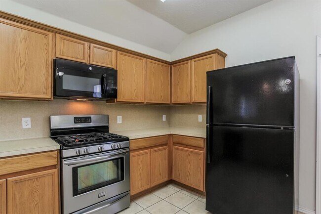 Building Photo - 8707 Farm Ridge Ln
