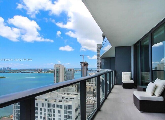 Building Photo - 460 NE 28th St