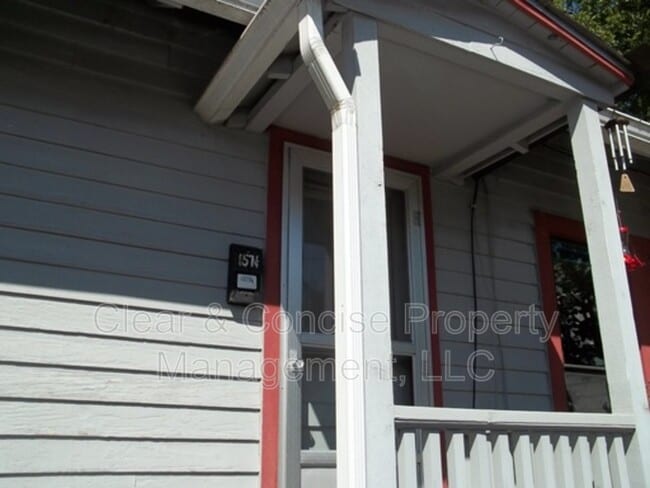 Primary Photo - 157-154 Monroe St