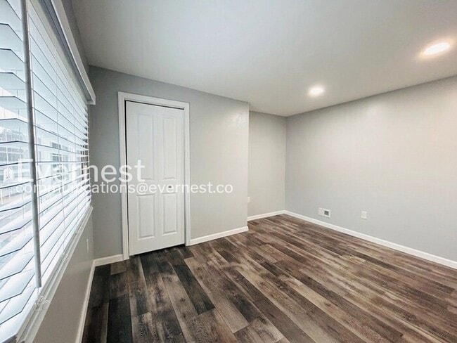 Building Photo - 303 Kirk Ave