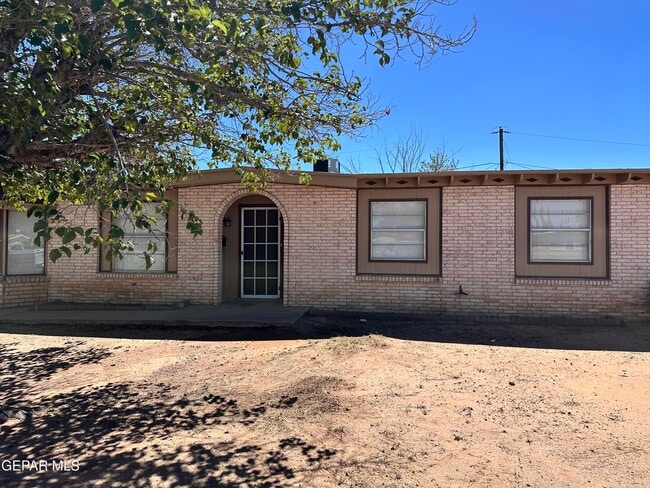 Building Photo - 5520 Salem Dr