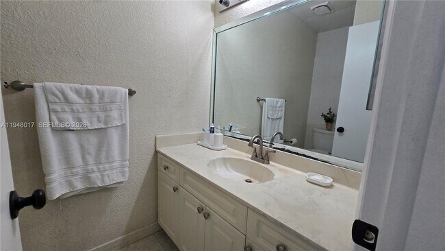 Building Photo - 16653 Golfview Dr