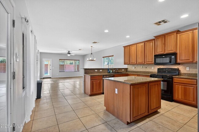 Building Photo - 939 E Sourwood Dr