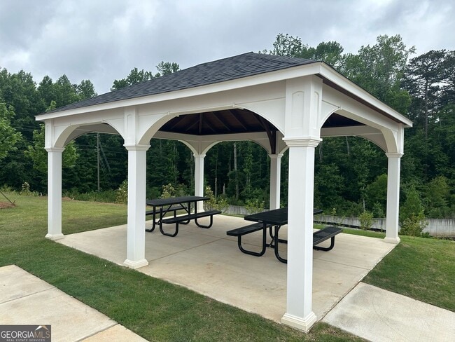 Building Photo - Stunning 3 bedroom, 3.5 bathroom townhome ...