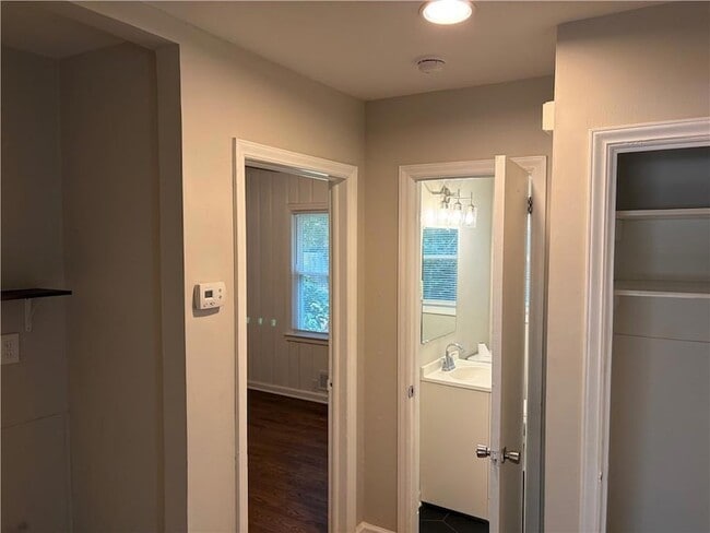 Building Photo - 1990 S Columbia Pl