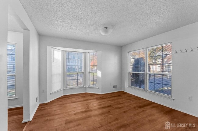 Building Photo - 194 Darwin Ln