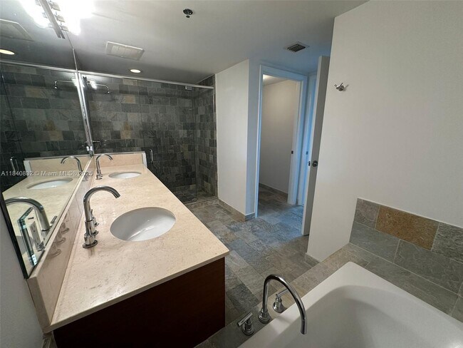 Building Photo - 2641 N Flamingo Rd