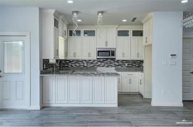 Building Photo - 18 Sunset Dr