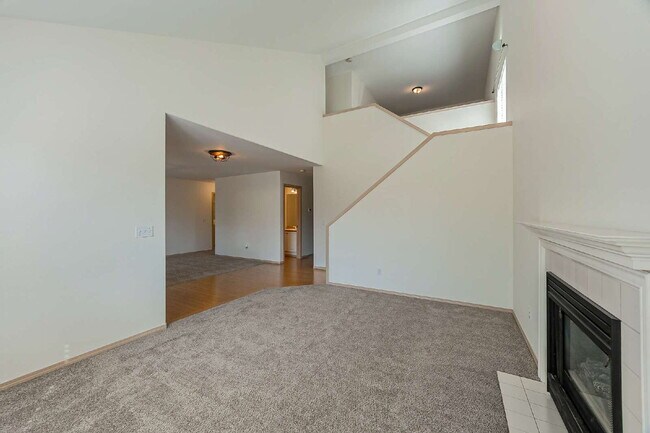 Building Photo - **NO SHOWINGS AT THIS TIME. WE HAVE A PEND...