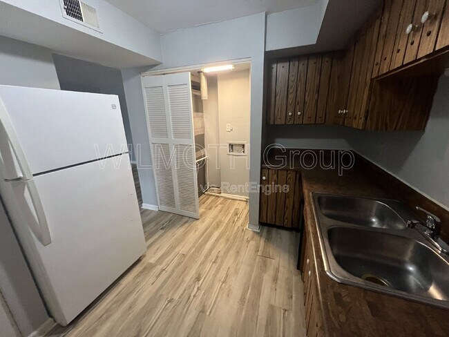 Building Photo - 1320 Millerwood Dr