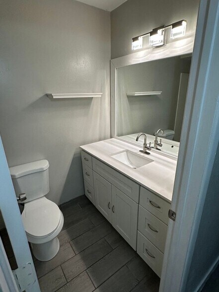 Building Photo - 3502 W Willow Ave