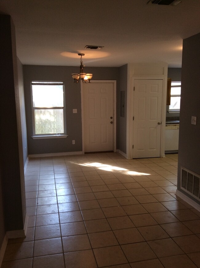 Building Photo - 225 Milray Ln