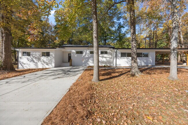 Building Photo - 8625 Cedarbrook Dr