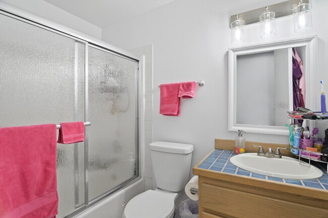 Upstairs bath for two bedrooms - 12204 SE 7th St