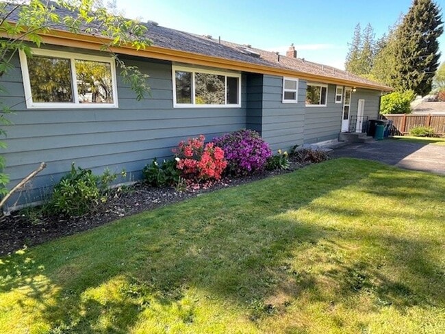 Building Photo - Edmonds View Home