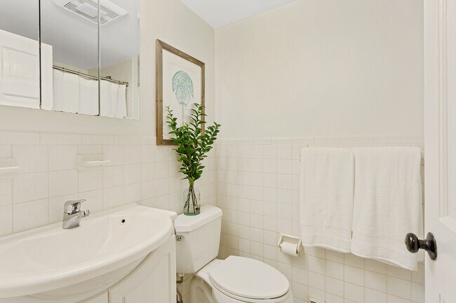 Building Photo - 25 Embassy St