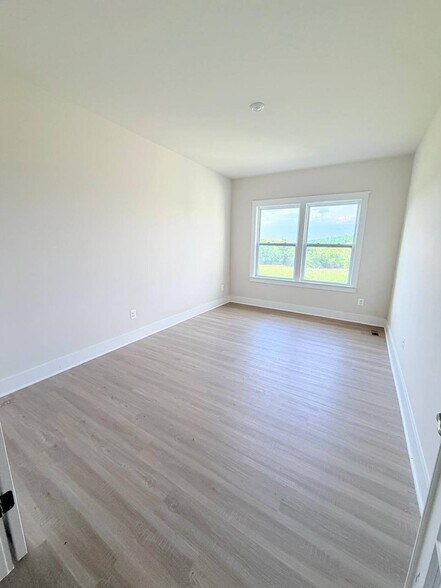 Building Photo - 9080 Piney Mountain Rd