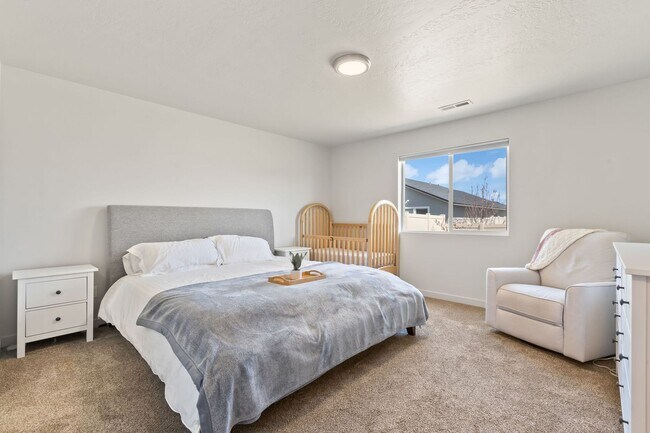 Building Photo - 3 Bedroom, 2 Bath Single Level Home in Desirable Meridian Location!