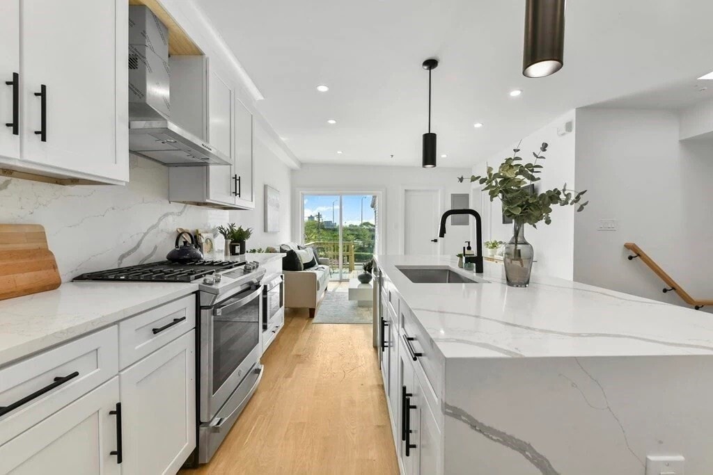 Building Photo - 142 Chelsea St