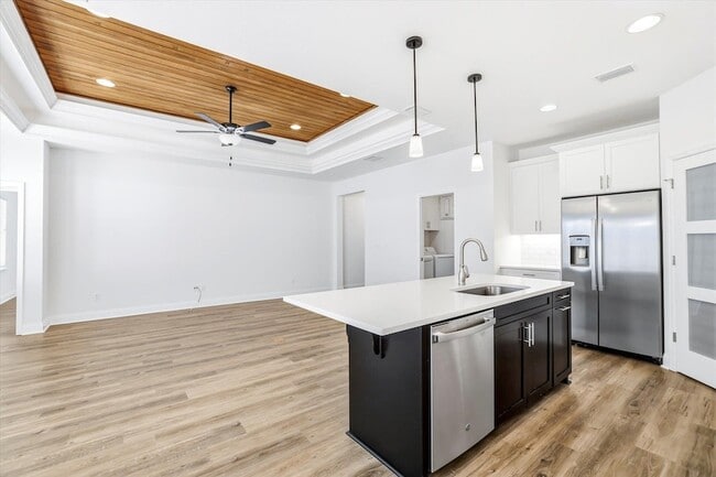 Building Photo - 201 Ursaline St