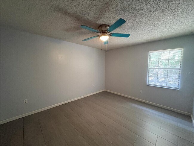 Building Photo - 411 Garden Dr