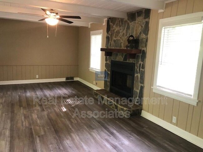 Building Photo - 17025 Wildwood Rd