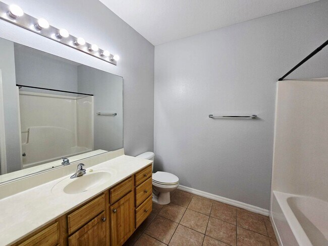 Building Photo - Annual 2/2 Condo with Flex Room in River Preserve Featuring Community Pool