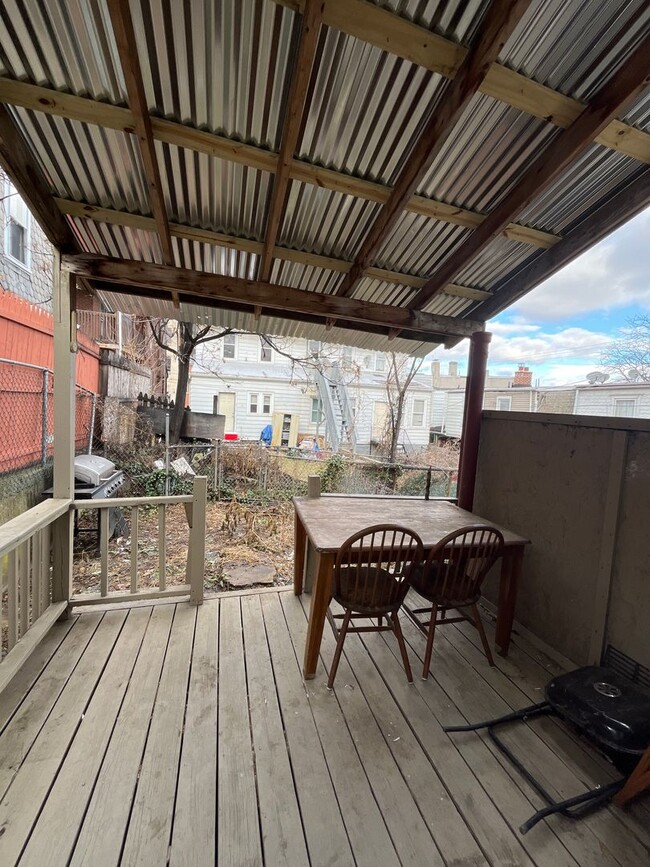 Building Photo - Spacious 3-bedroom home available for rent in Allentown available immediately