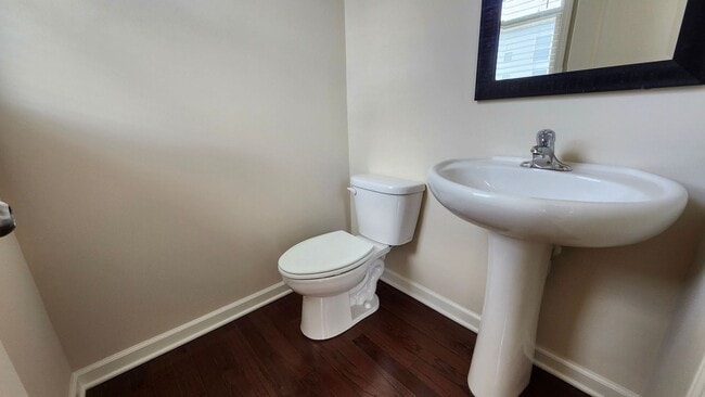 Building Photo - Modern Corner-Lot Townhome in Berkeley Vil...