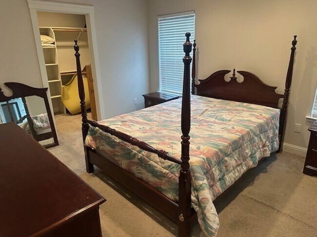 Building Photo - 3 Bed, 2 Bath, # Car Garage Home!