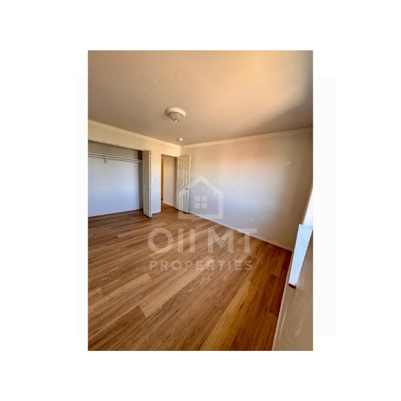 Building Photo - 1890 N Belmar Dr