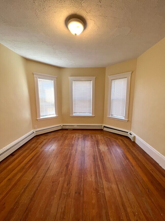 Building Photo - 225 Holland St