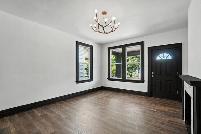 Building Photo - 887-889-889 E Livingston Ave