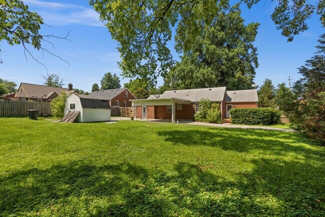 Building Photo - 1001 Horseshoe Dr