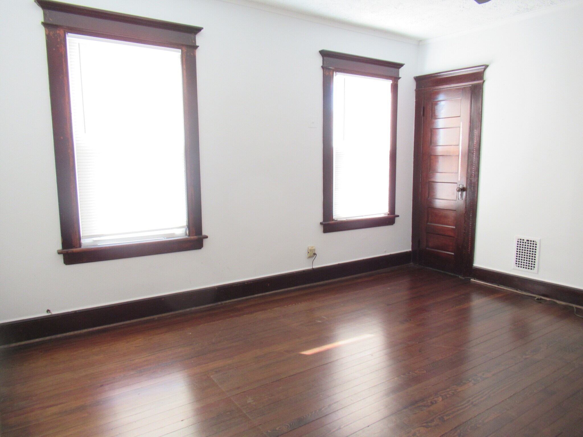 Building Photo - 55 Eaton St