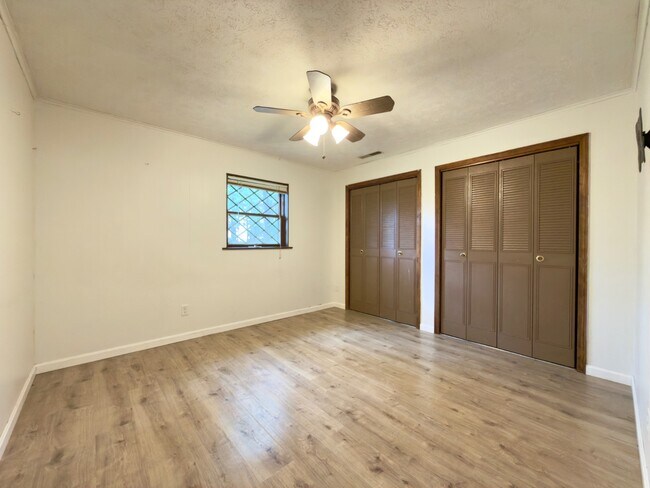 Building Photo - 295 Dogwood