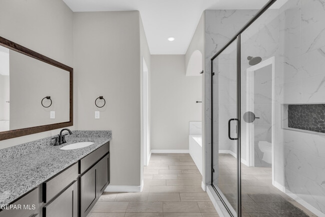 Building Photo - 10613 Hidden Palm Pl