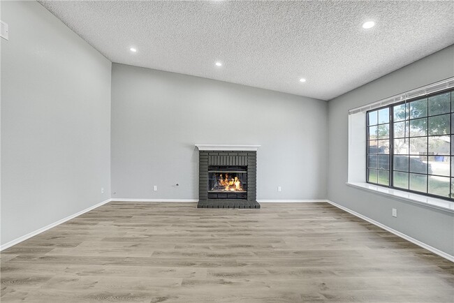 Building Photo - 1721 Viridan Ave