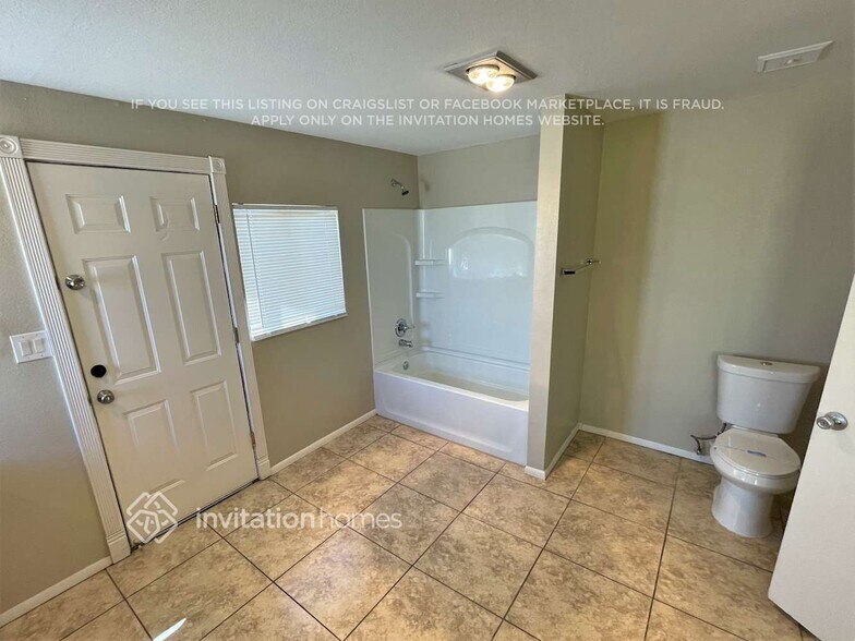 Building Photo - 2107 W San Miguel Ave