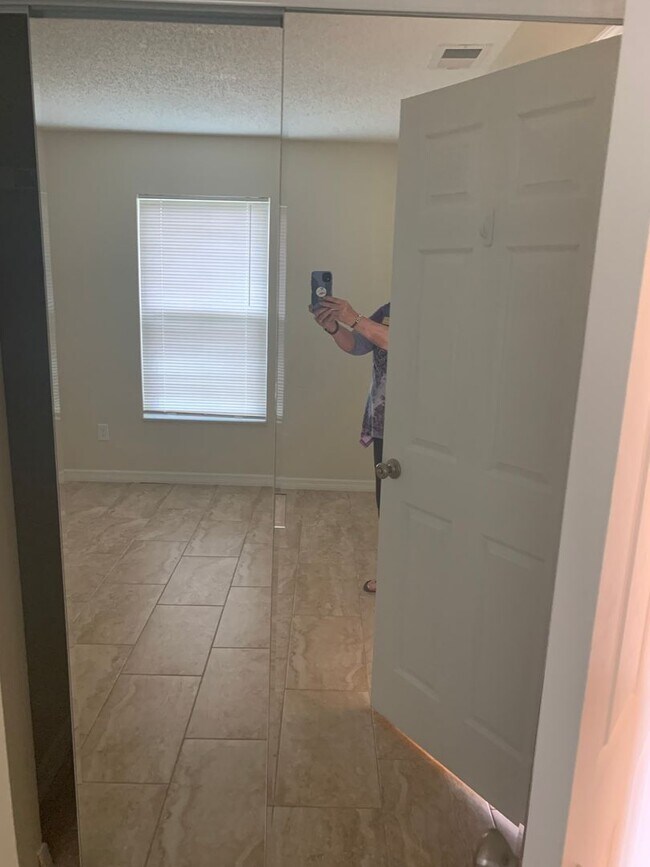 Building Photo - Beautiful  3 / 2  rental home