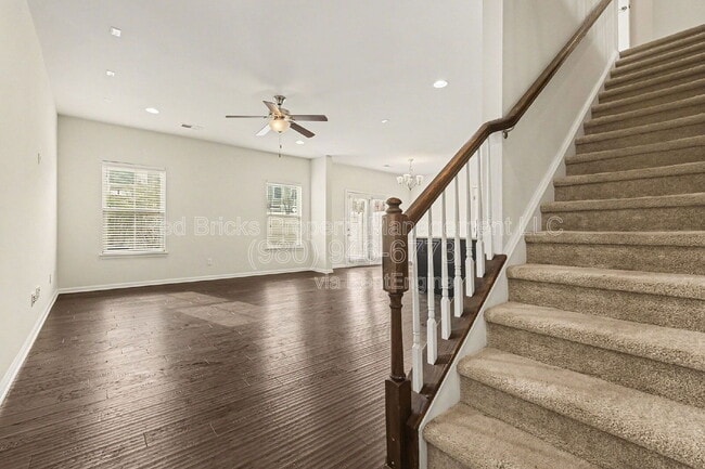 Building Photo - 727 Dynamo St NW