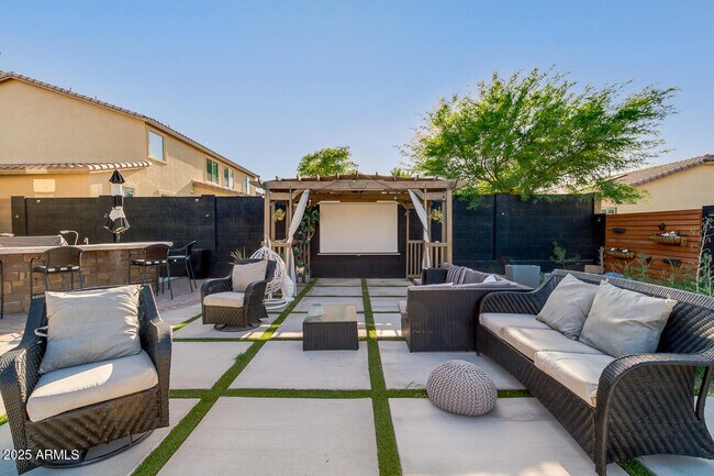 Building Photo - 18472 W Desert Ln