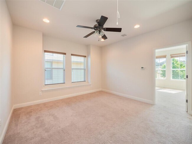 Building Photo - 608 Cascada Lane