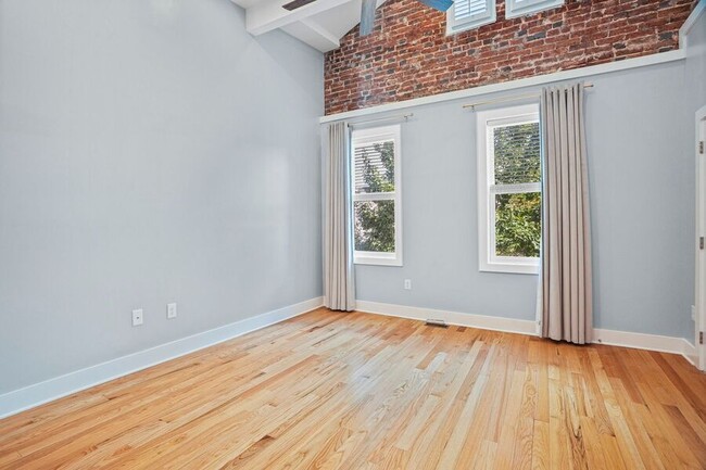 Building Photo - 1846 2nd St NW