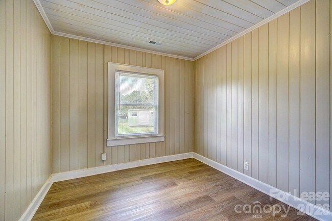 Building Photo - 2202 W Stage Coach Trail