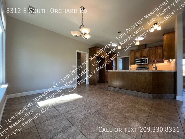 Building Photo - 8312 E Orchard Rd