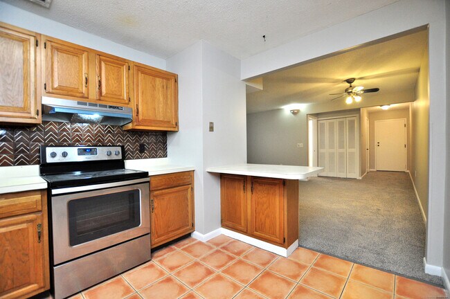 Building Photo - 710 Twin Circle Dr