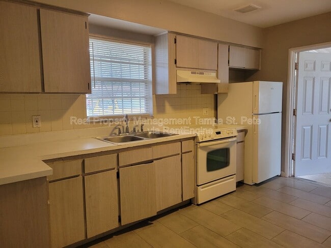 Building Photo - 3001 E Jean St