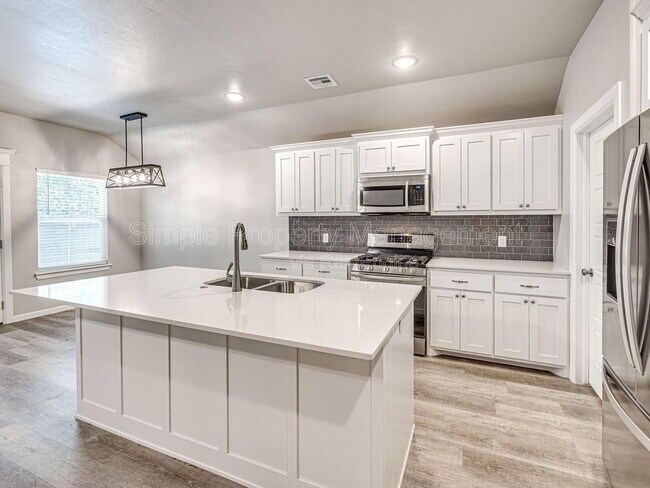 Building Photo - 400 Fallview Ct